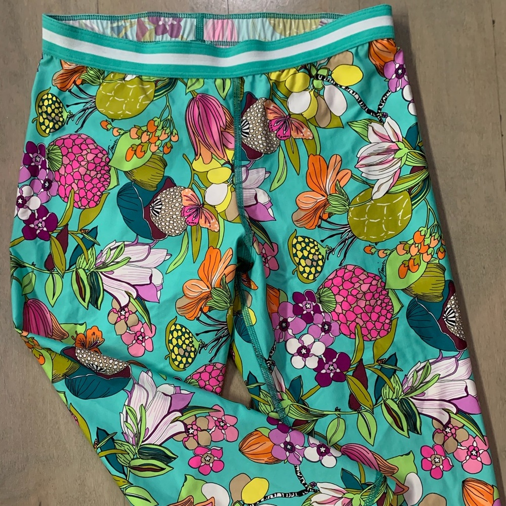 EUC TRINA TURK RECREATION M CROPPED YOGA LEGGINGS